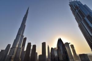 vista sullo skyline di Dubai al tramonto di The Address Dubai Mall Residences - Deluxe Studio a Dubai