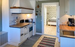 Kuhinja oz. manjša kuhinja v nastanitvi 3 Bedroom Cozy Home In Lngserud