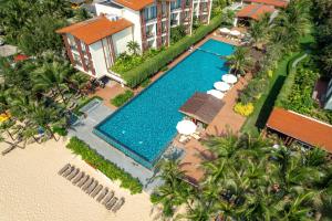 Der Swimmingpool an oder in der Nähe von Dusit Princess Moonrise Beach Resort
