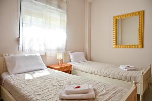 A bed or beds in a room at Spiti tou Papa sto Vouno