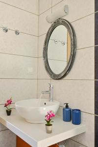 A bathroom at Spiti tou Papa sto Vouno