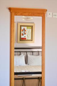 A bed or beds in a room at Spiti tou Papa sto Vouno