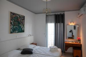Кровать или кровати в номере Sea Breeze Hotel
