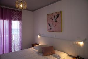 Кровать или кровати в номере Sea Breeze Hotel