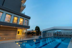 The swimming pool at or close to Hotel Majestic