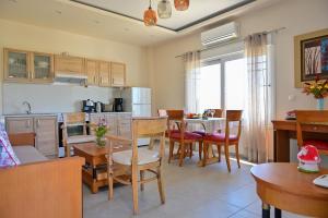 A kitchen or kitchenette at Spiti tou Papa sto Vouno