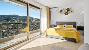 Postel nebo postele na pokoji v ubytování Cannes Marina Appart Hotel Mandelieu