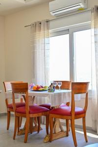 A seating area at Spiti tou Papa sto Vouno