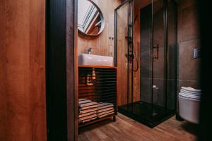 a bathroom with a sink and a mirror at Apartamenty Garncarska 3 in Środa Wielkopolska +45 photos