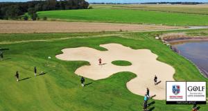 Golf pri dovolenkovom dome alebo okolí