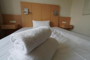 Postel nebo postele na pokoji v ubytování Nordic Avantage Hotel