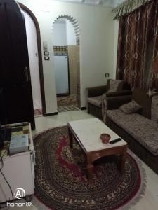 a living room with a couch and a coffee table at الميناء السياحي جزيرة القرنة in Luxor