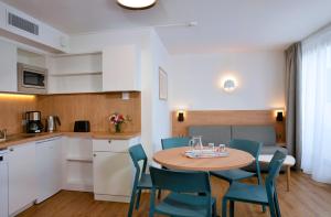 Kuchyň nebo kuchyňský kout v ubytování Residence Residéal Antibes