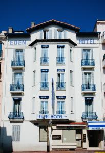 un edificio blanco con un cartel para el hotel de la ciudad en Hôtel Eden - La Baigneuse, en Juan-les-Pins