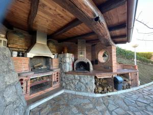 an outdoor kitchen with an outdoor oven in a building at Chalet Robayera a línea de playa in Miengo