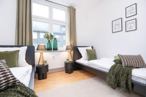 a bedroom with two beds and a window at Modern & Stylish for 3: Smart TV in Essen