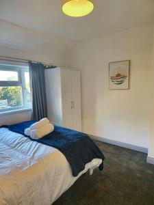 a bedroom with a bed and a window at Spacious Swanky Home 4 Groups & Contractors near NEC & Airport in Olton