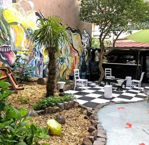 Vonkajšia záhrada v ubytovaní Le gîte de la Cour des Arts