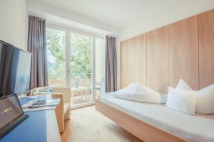 TV a/nebo společenská místnost v ubytování Hotel Kendler