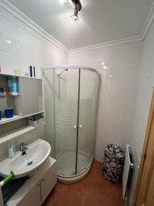 A bathroom at Apartamento Lagos Azules II Még 4 kép