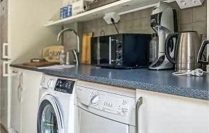 a kitchen with a washing machine and a counter at 1 Bedroom Stunning Home In Sala in Sala