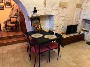 A seating area at Case vacanza e camere in Villa Isabella con parcheggio custodito e wifi
