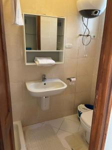 A bathroom at Makadi heights luxury complex