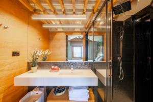 Koupelna v ubytování Apartamentos El Roqueo + 73 fotografií