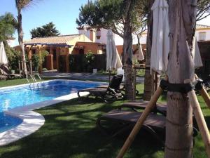 Basen w obiekcie Casa diáfana para parejas muy cerca de la playa lub w pobliżu