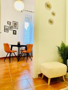 Posedenie v ubytovaní Charm Boutique Apartment