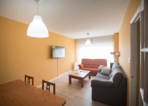 TV a/nebo společenská místnost v ubytování AMPLIO APARTAMENTO EN BURELA