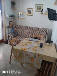 TV a/nebo společenská místnost v ubytování residence orione