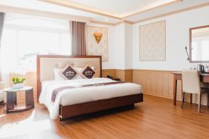 Ένα ή περισσότερα κρεβάτια σε δωμάτιο στο Roy Dala Hotel