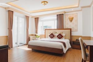 Ένα ή περισσότερα κρεβάτια σε δωμάτιο στο Roy Dala Hotel