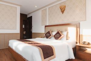 Ένα ή περισσότερα κρεβάτια σε δωμάτιο στο Roy Dala Hotel