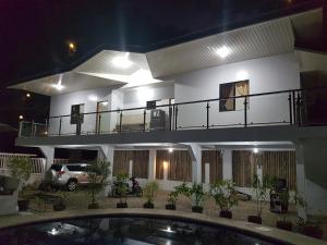 een groot wit huis met een balkon. bij R&;S Restplace Resort in Matabungkay