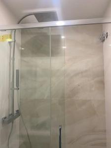 Kúpeľňa v ubytovaní Marbella beachfront apartment Romana Playa Elviria + 22 fotografií