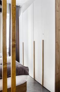 מיטה או מיטות בחדר ב-C Studio - Design Bilo Suite -M3- 8 min dal Duomo