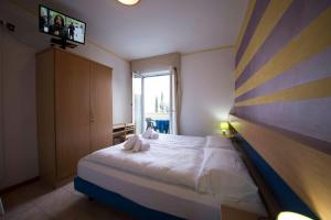 Postel nebo postele na pokoji v ubytování Hotel Vela Azzurra