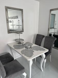 Posedenie v ubytovaní Apartament Chanel Centrum