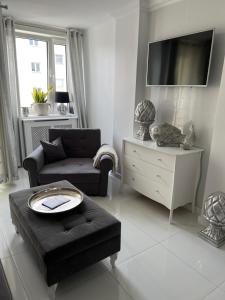 Televízia a/alebo spoločenská miestnosť v ubytovaní Apartament Chanel Centrum