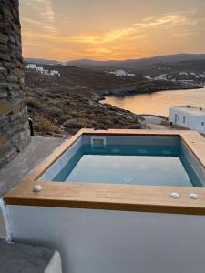 A piscina localizada em Costa Suita Agia Irene Kythnos ou nos arredores