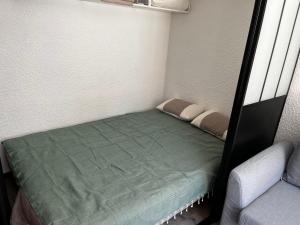 Postel nebo postele na pokoji v ubytování Joli studio ensolleillé