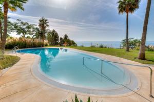 Basen w obiekcie Stylish apartment with oceanview lub w pobliżu