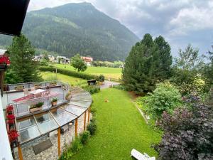 - une vue sur les montagnes dans l'établissement Apartments Hohenberger, à Mallnitz