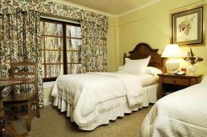 Cama ou camas em um quarto em Hotel Posada Los Alamos