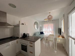 Kuchnia lub aneks kuchenny w obiekcie Casa Antonia con jacuzzi privado y solarium