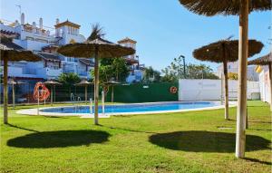 Bazén v ubytování Cozy Apartment In Sanlúcar De Barrameda nebo v jeho okolí