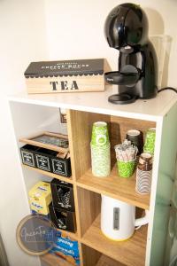 a shelf with a coffee maker and a box on it at Incentro 44 in Cava deʼ Tirreni