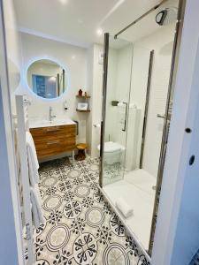 a bathroom with a shower and a sink at La Caravelle Logis in Biscarrosse